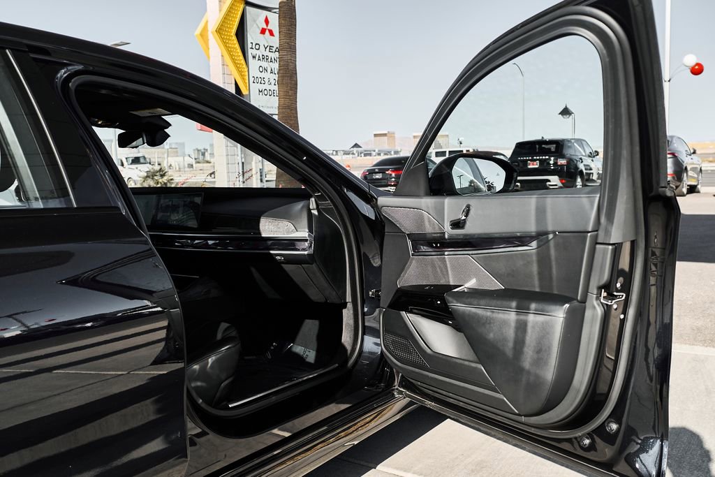 Used 2024 BMW 740i w/ Premium Package RWD image 10