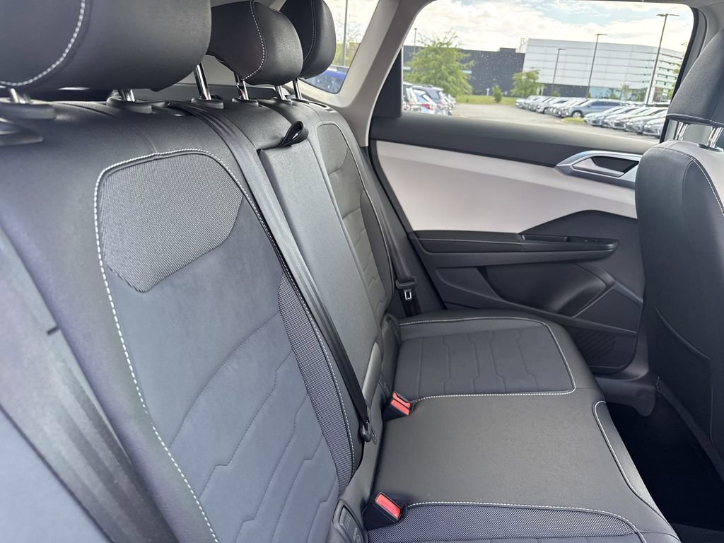 New 2025 Volkswagen Taos SE image 15