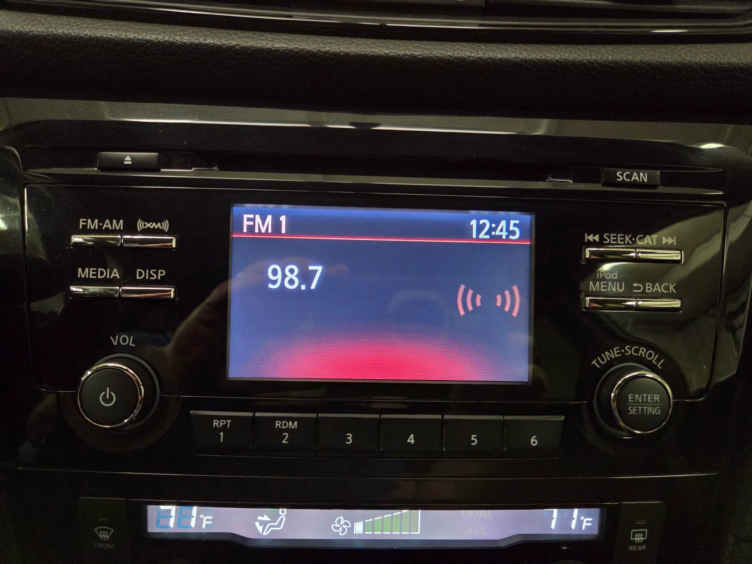 Used 2017 Nissan Rogue SV image 29