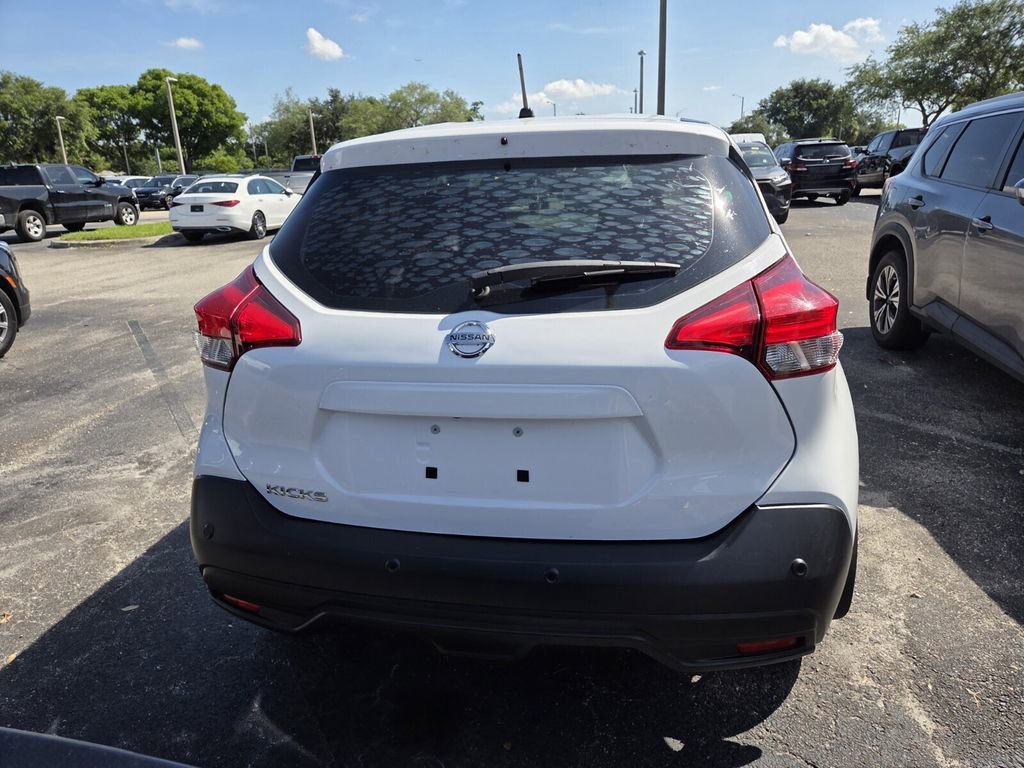 Used 2020 Nissan Kicks S FWD image 4