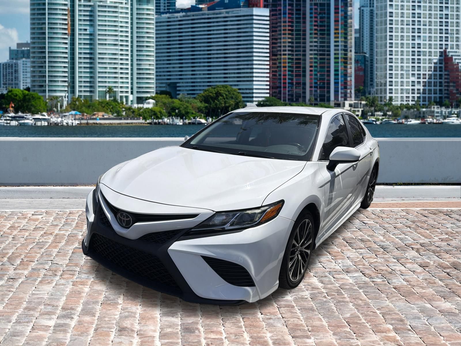 Used 2019 Toyota Camry SE FWD image 2