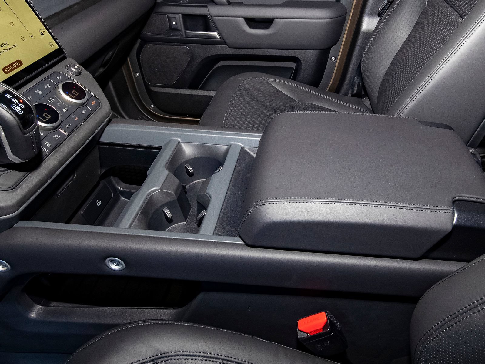New 2026 Land Rover Defender 110 X-Dynamic SE AWD/4WD image 27