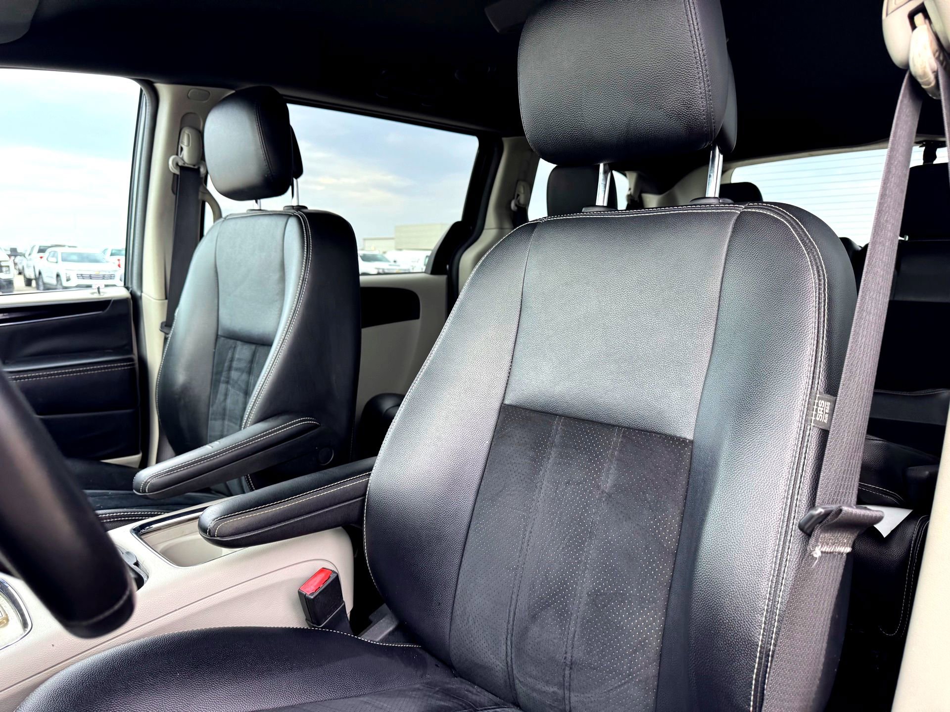 Used 2018 Dodge Grand Caravan SXT image 14