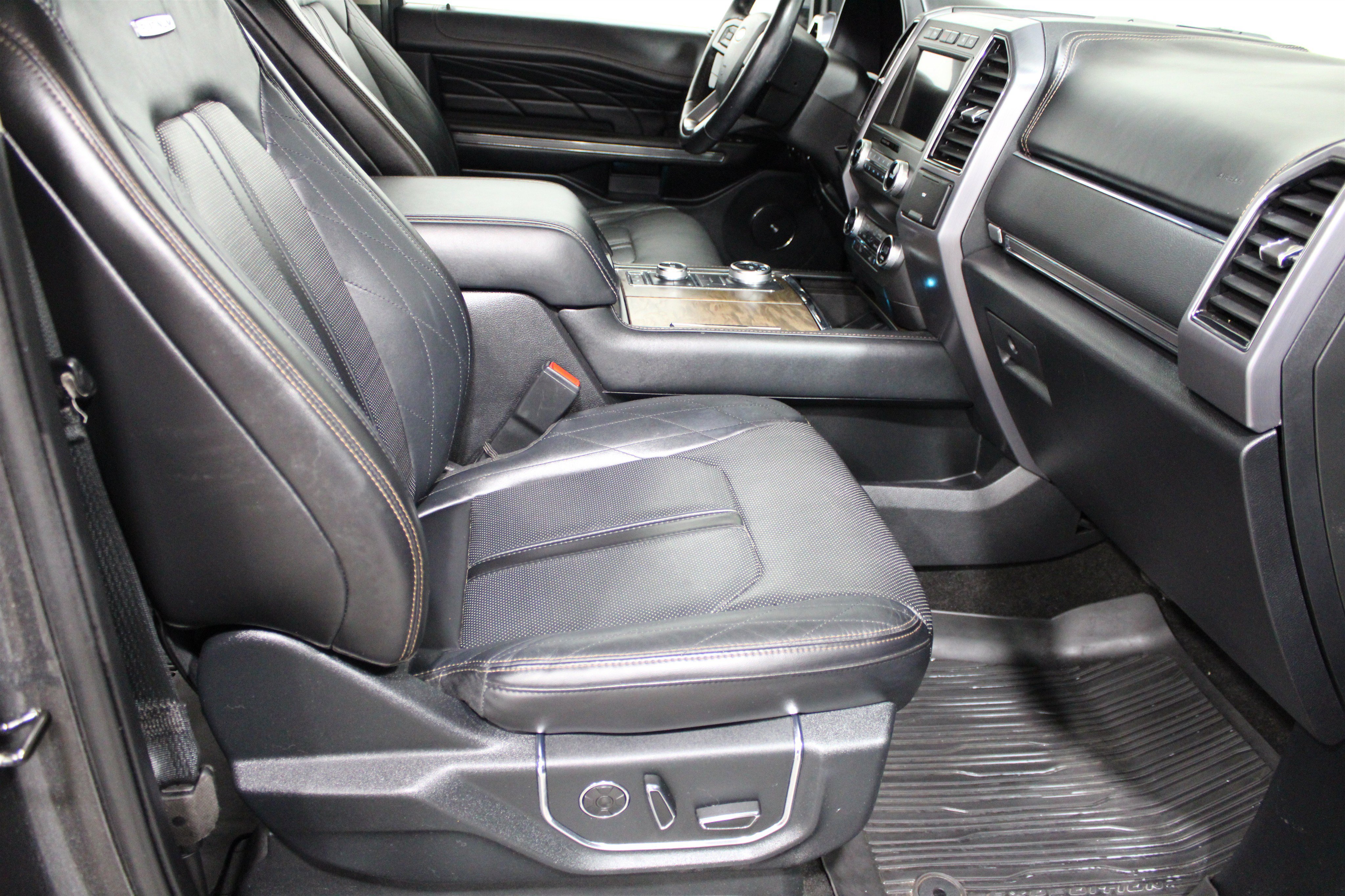 Used 2020 Ford Expedition Platinum AWD/4WD image 32