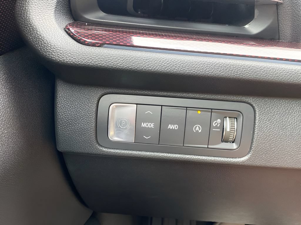 Used 2025 Chevrolet Traverse Z71 AWD/4WD image 32