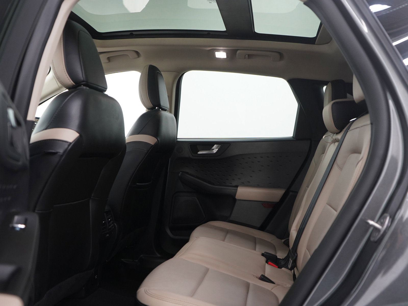 Used 2020 Ford Escape Titanium image 18