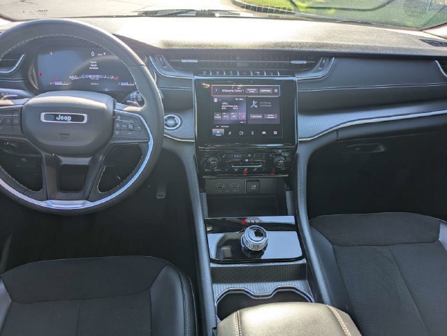 Used 2024 Jeep Grand Cherokee Altitude AWD/4WD image 16