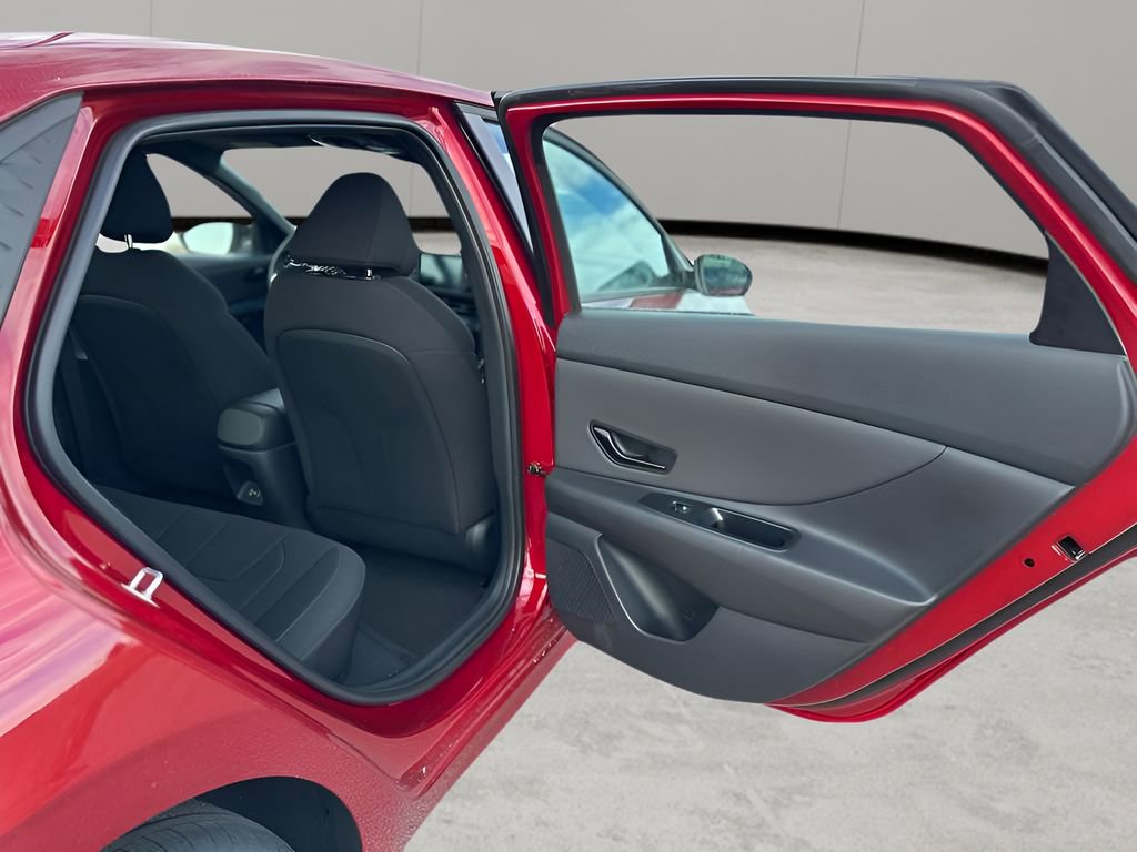 Used 2025 Hyundai Elantra Sport image 23