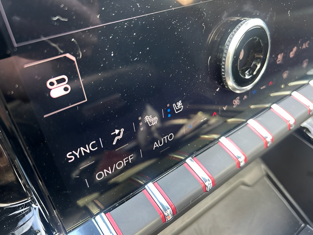 Used 2025 GMC Yukon AT4 AWD/4WD image 16