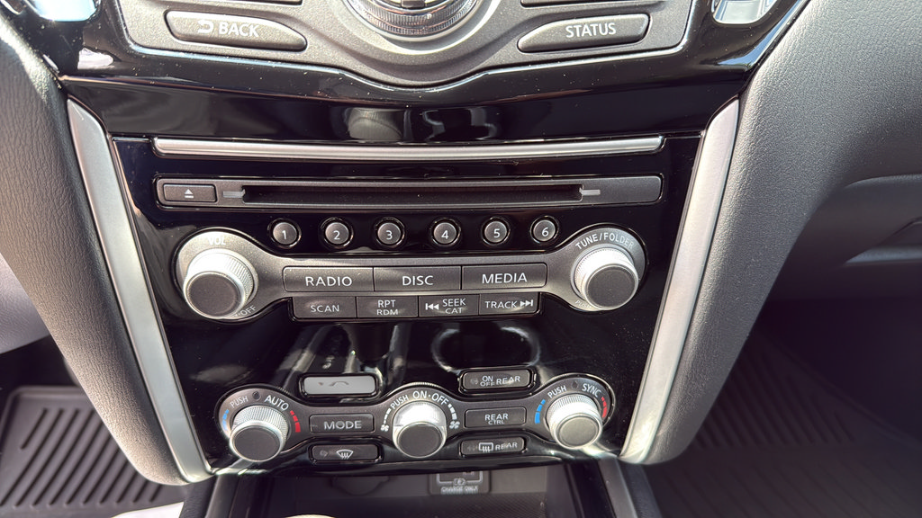 Used 2019 Nissan Pathfinder S AWD/4WD image 28