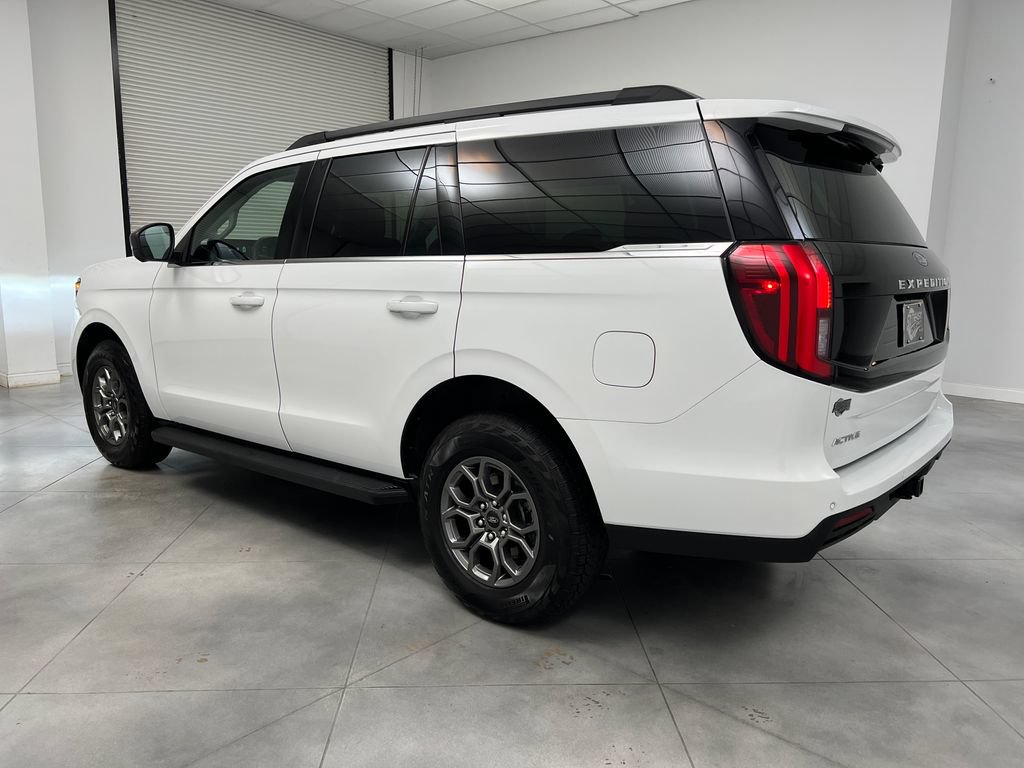 Used 2025 Ford Expedition Active RWD image 6