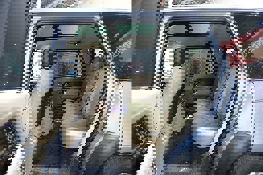 Used 2018 Land Rover Range Rover Long Wheelbase Supercharged image 24