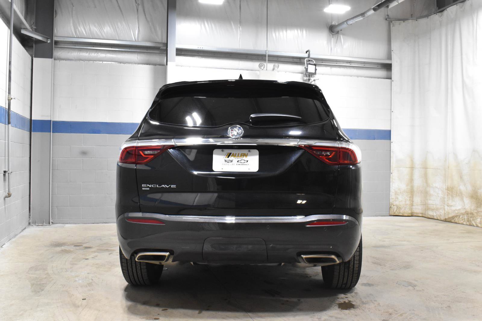 Used 2023 Buick Enclave Essence image 10