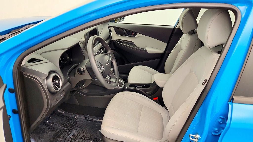 Used 2023 Hyundai Kona SEL w/ Winter Weather Package FWD image 18