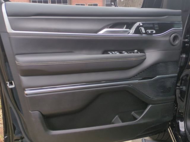 New 2026 Jeep Grand Wagoneer Summit image 30