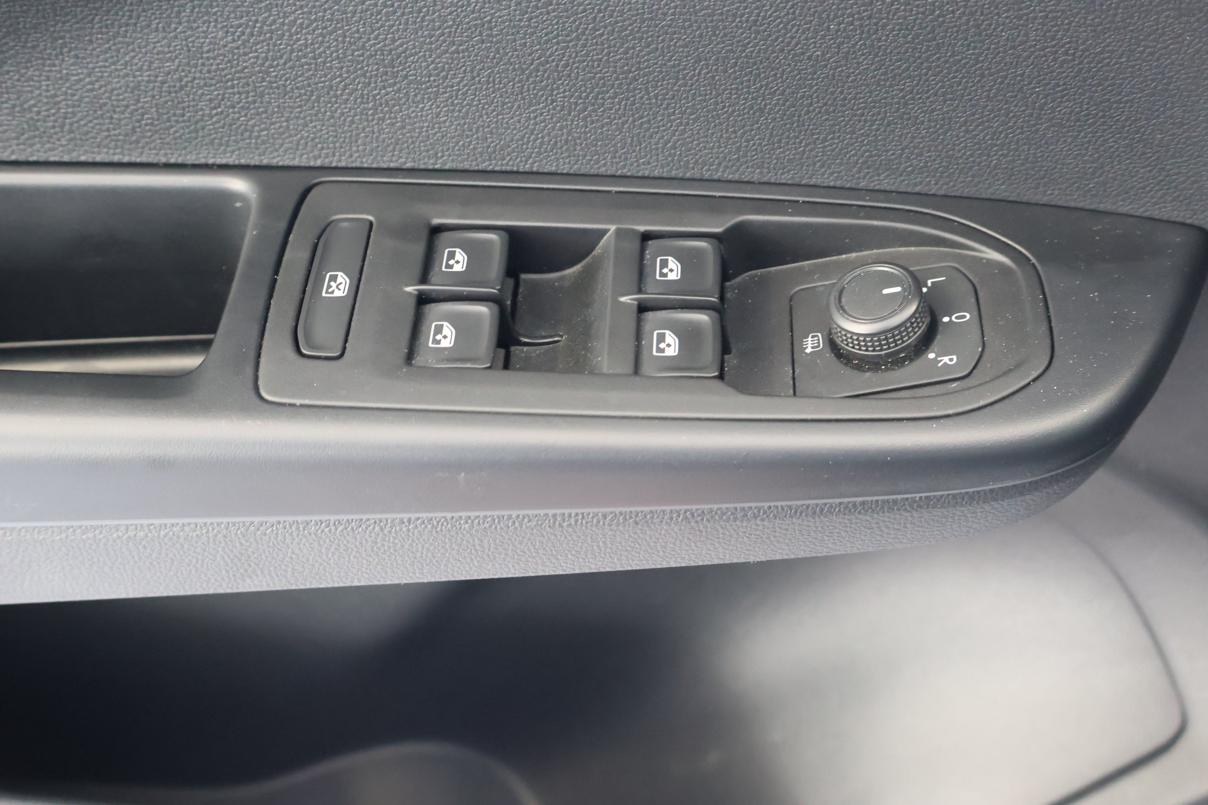 Used 2022 Volkswagen Taos SE w/ IQ.Drive SE Package AWD/4WD image 14