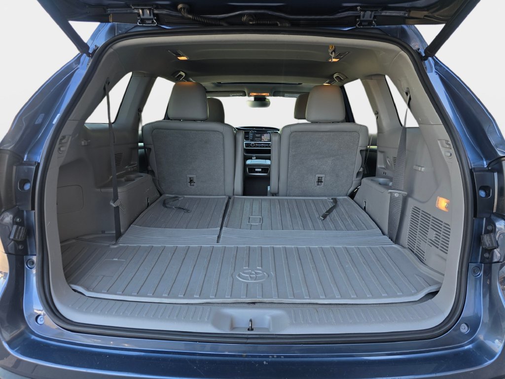 Used 2019 Toyota Highlander XLE AWD/4WD image 14