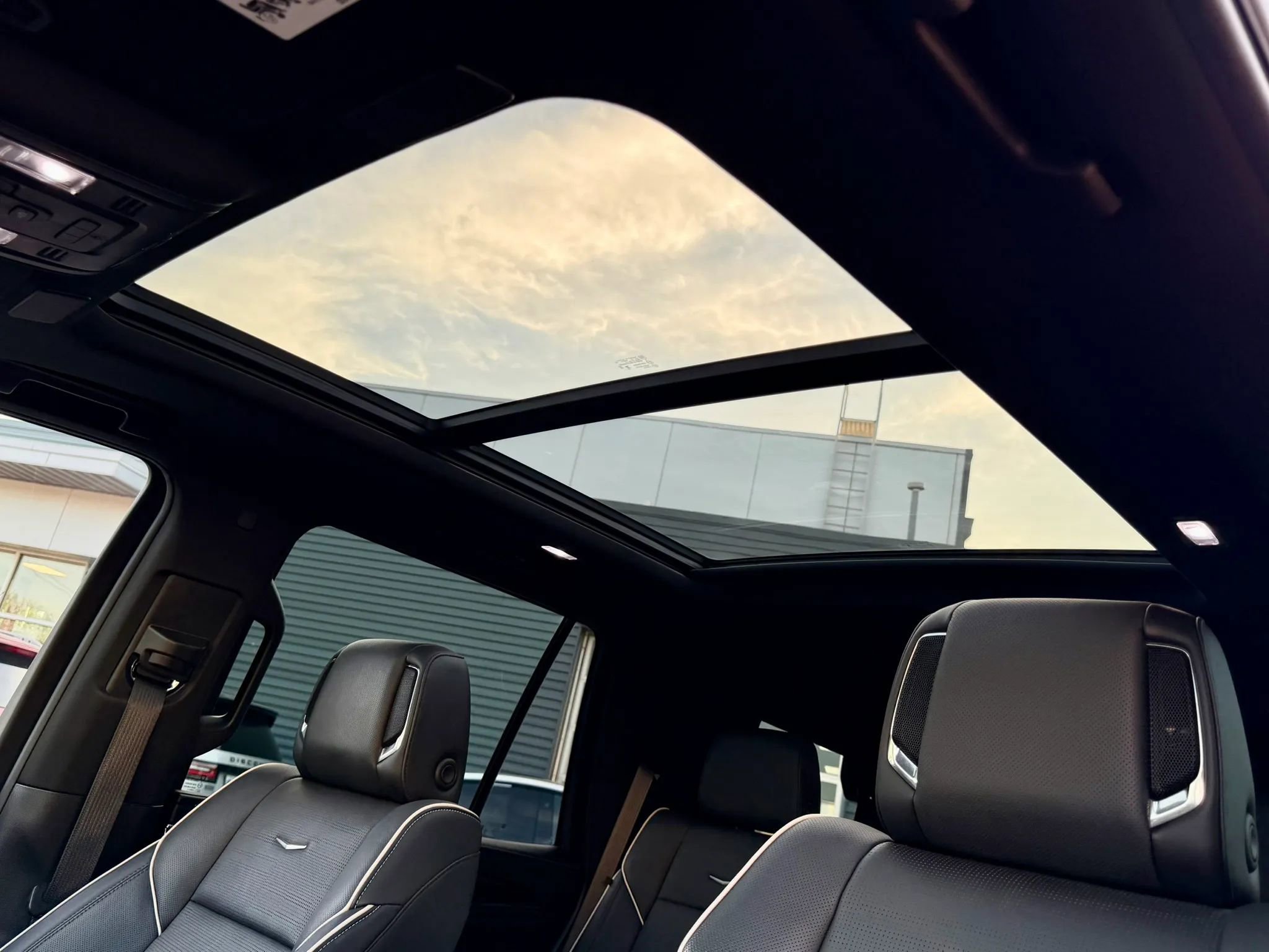 Used 2023 Cadillac Escalade Premium Luxury w/ Performance Package image 45