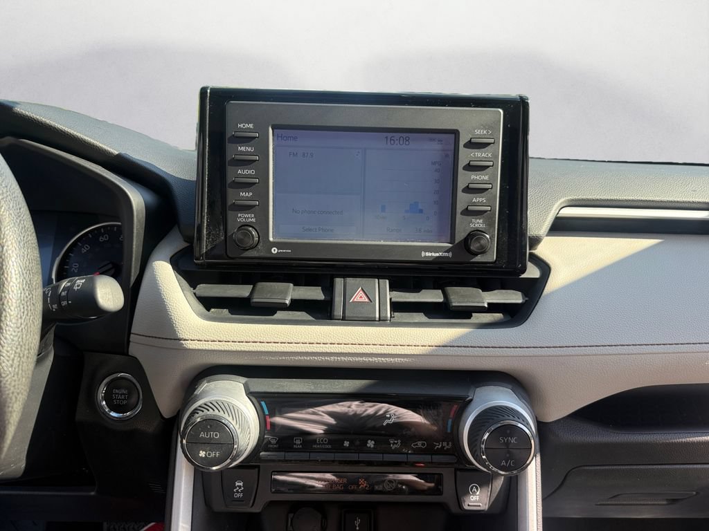 Used 2021 Toyota RAV4 XLE w/ Convenience Package AWD/4WD image 17