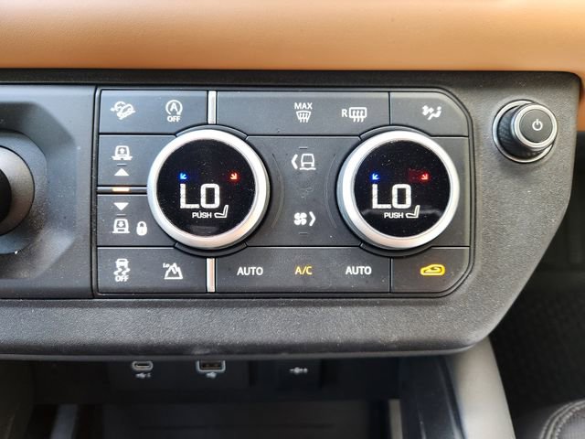 Used 2024 Land Rover Defender 130 X-Dynamic SE AWD/4WD image 18