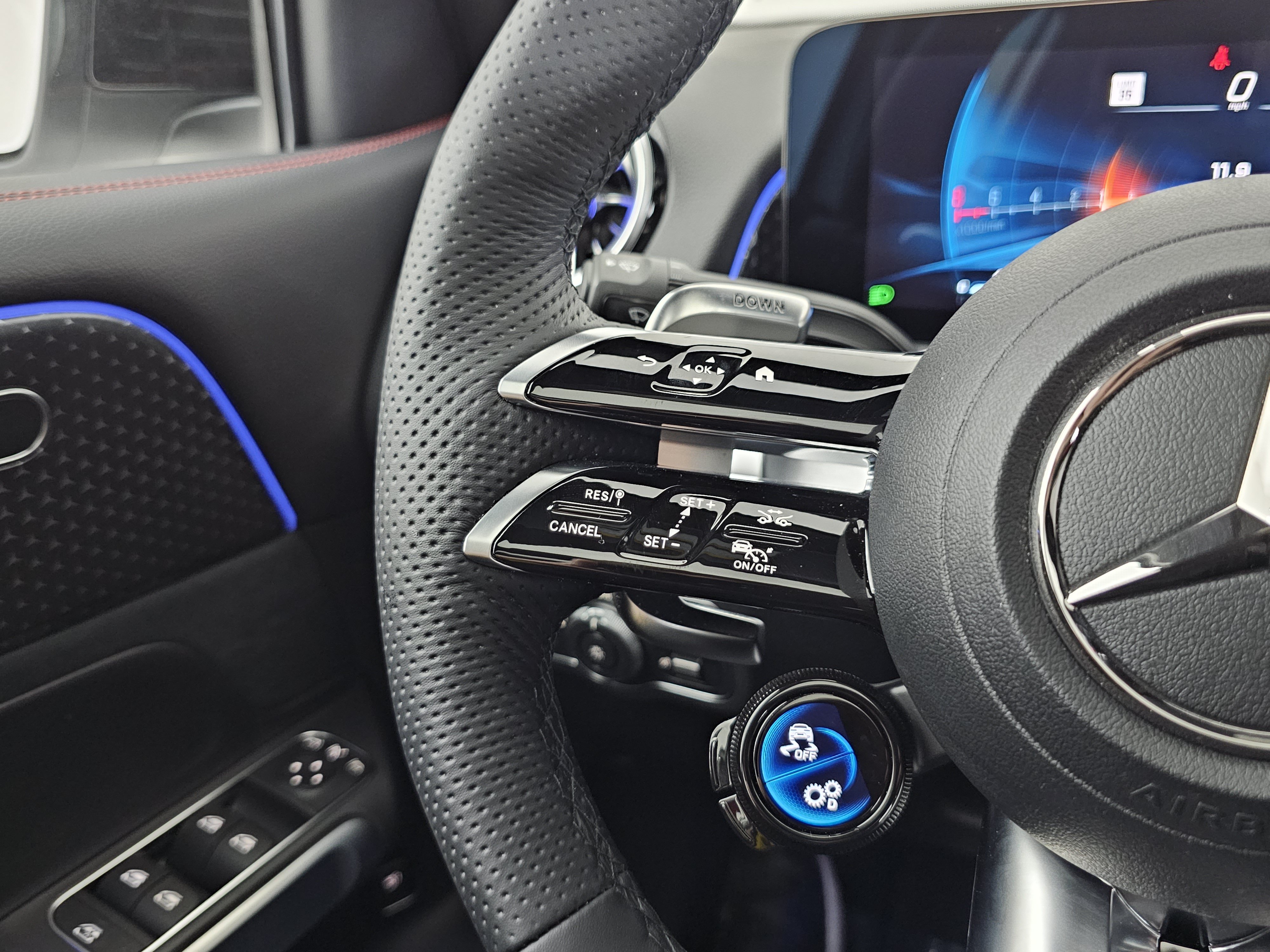 New 2026 Mercedes-Benz GLB 35 AMG 4MATIC image 36