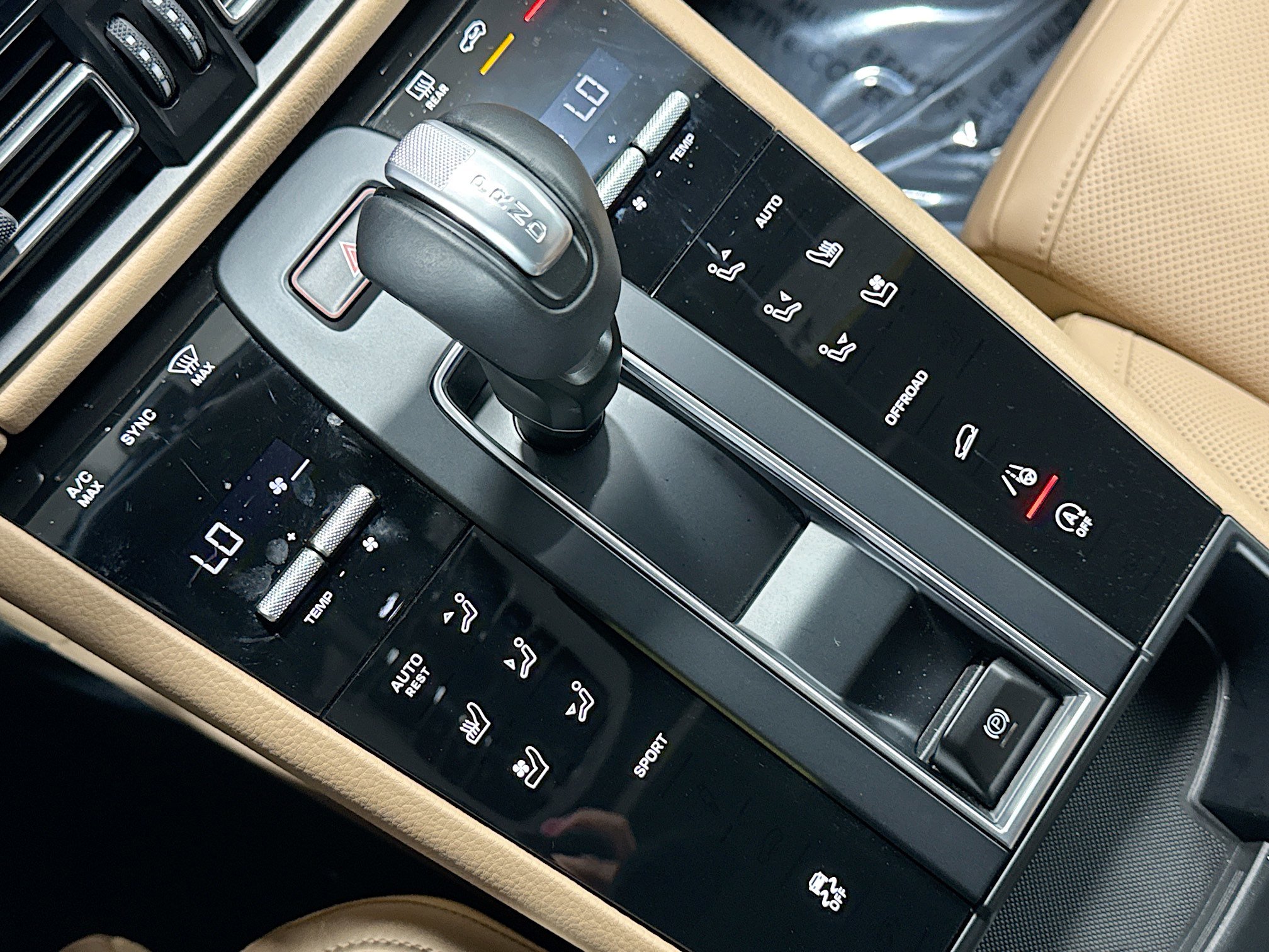 Certified 2026 Porsche Macan AWD/4WD image 28