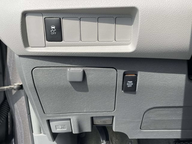 Used 2017 Toyota Sienna LE FWD image 18
