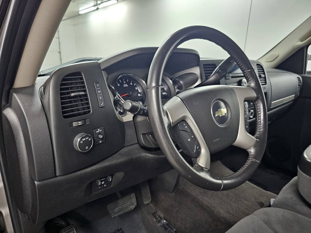 Used 2008 Chevrolet Silverado 2500 LT w/ 1LT Convenience Package AWD/4WD image 12