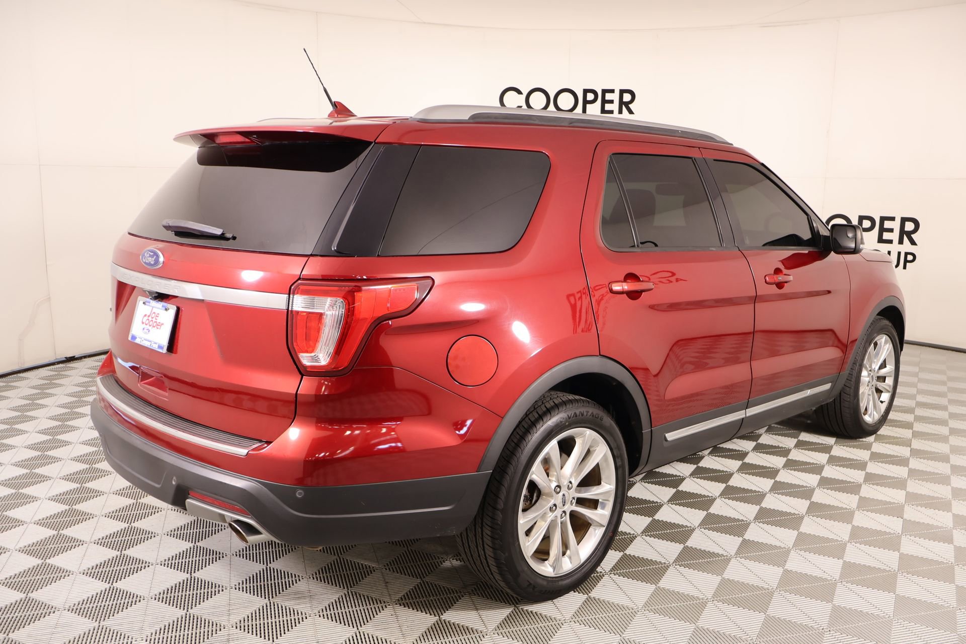 Used 2018 Ford Explorer XLT w/ Equipment Group 202A image 22