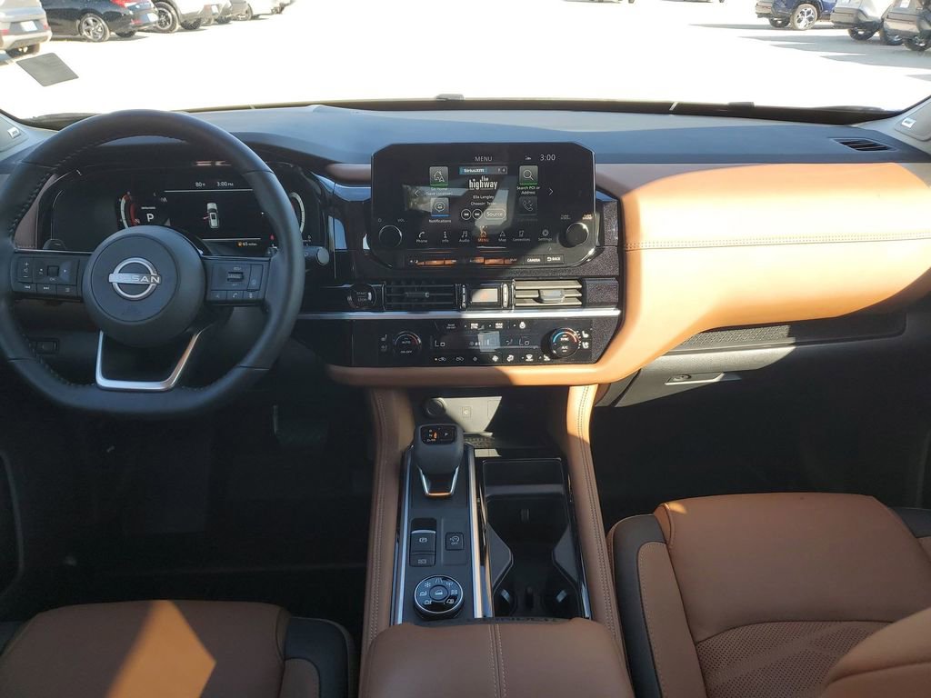 Used 2025 Nissan Pathfinder Platinum image 10