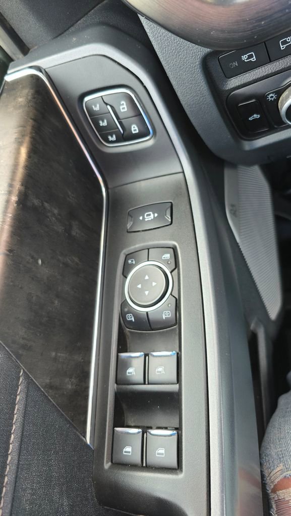 Used 2023 Ford F350 Lariat w/ Black Appearance Package image 22