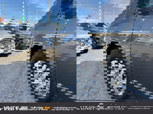 Used 2018 Dodge Grand Caravan SE w/ UConnect Hands-Free Group image 4