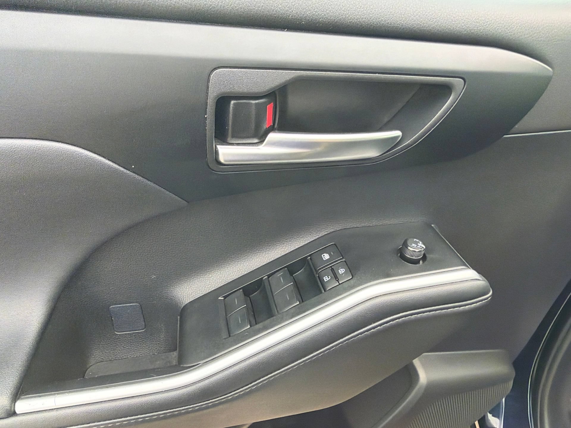 Used 2025 Toyota Highlander XSE AWD/4WD image 13