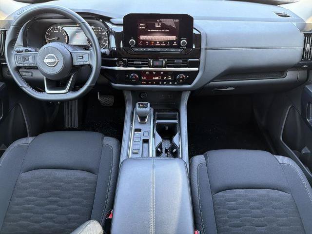 Certified 2025 Nissan Pathfinder SV w/ SV Premium Package FWD image 2