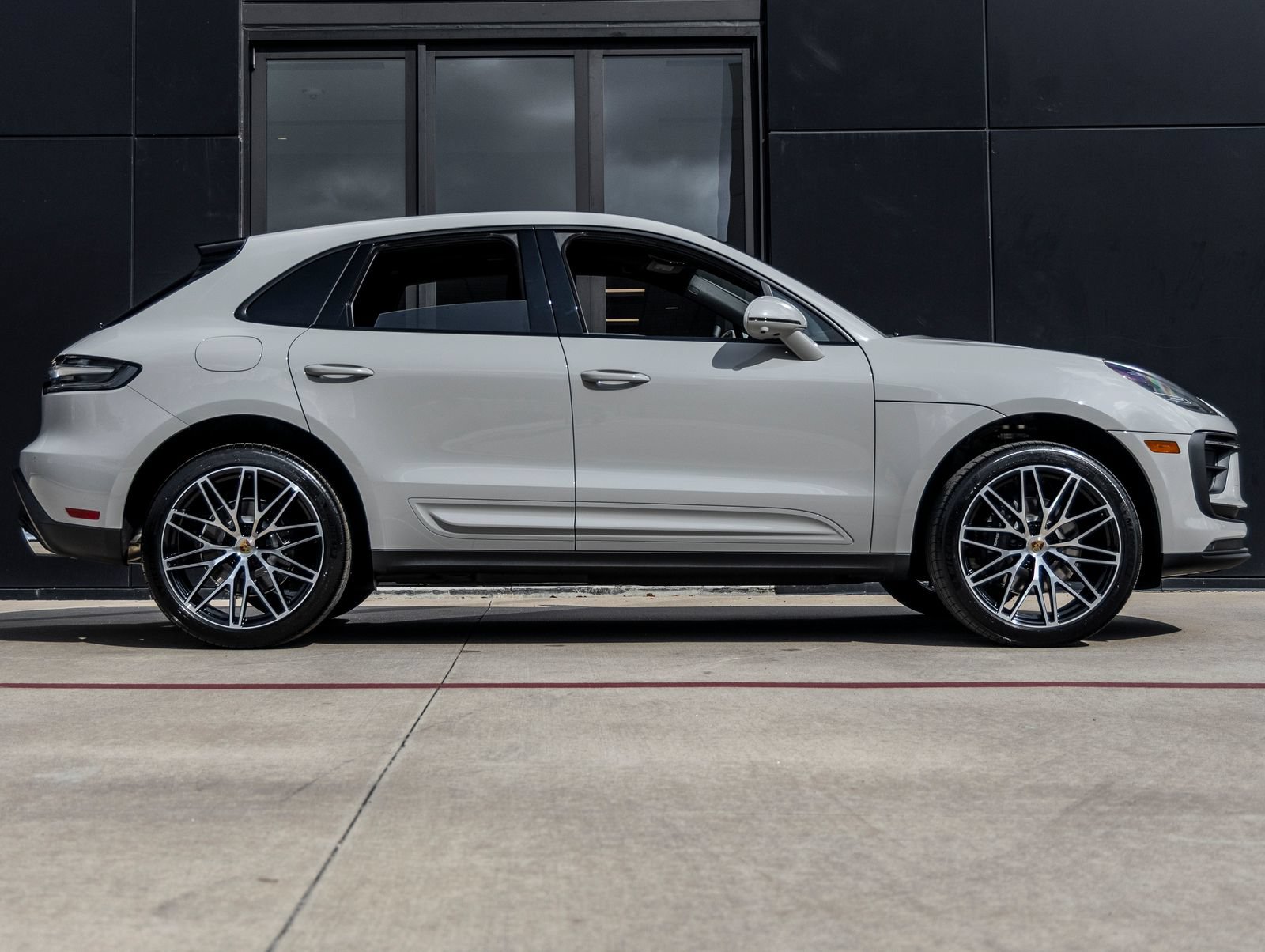 Certified 2026 Porsche Macan AWD/4WD image 12