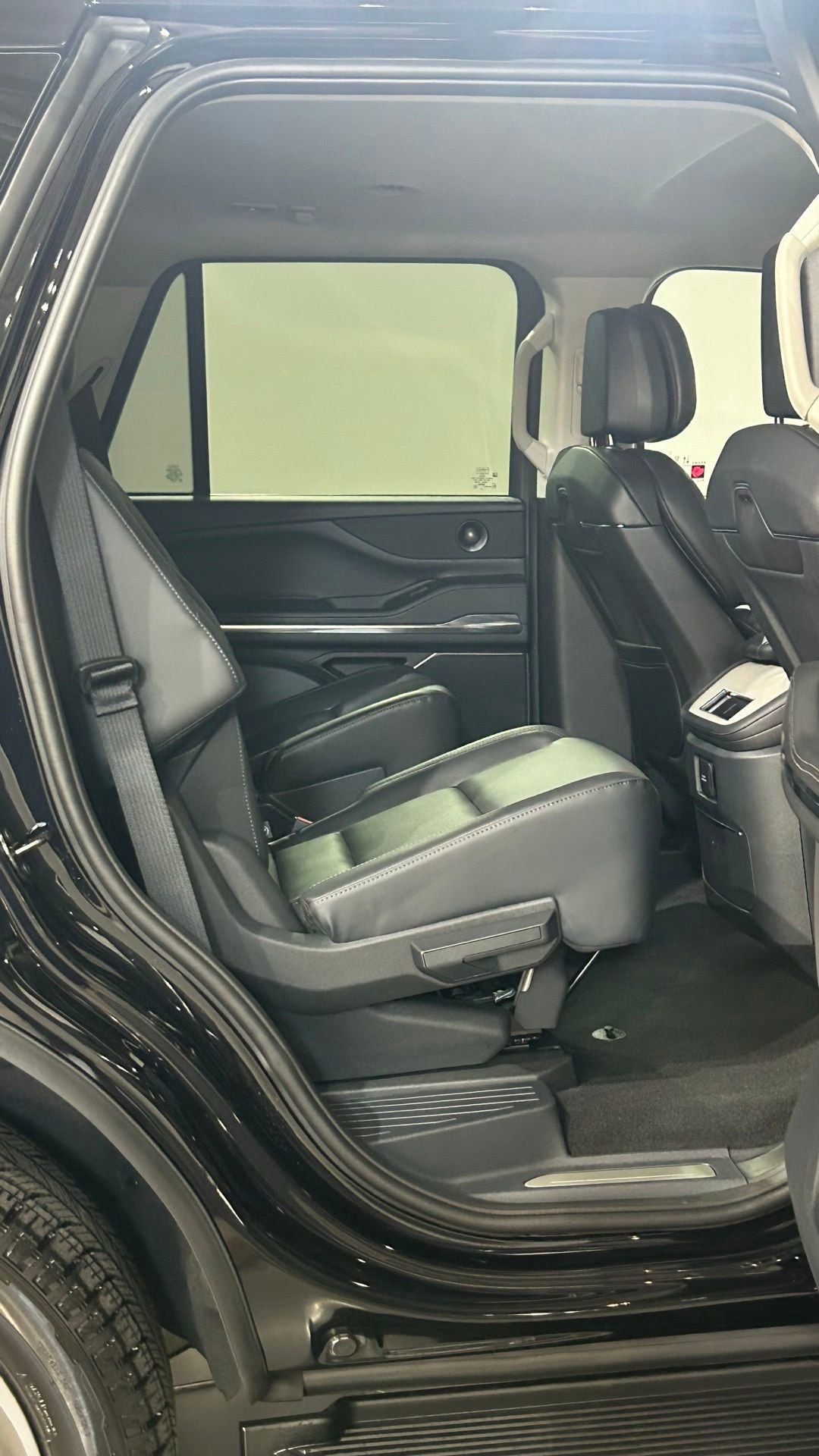 New 2026 Lincoln Navigator Premiere AWD/4WD image 68