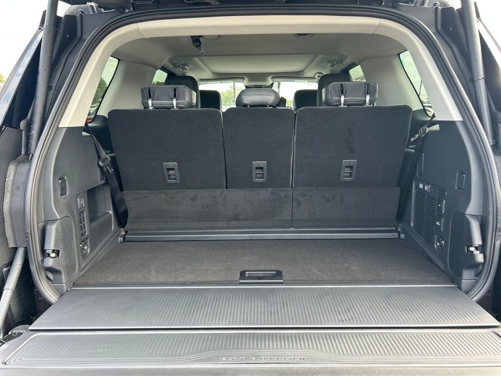 New 2025 Ford Expedition Active image 12