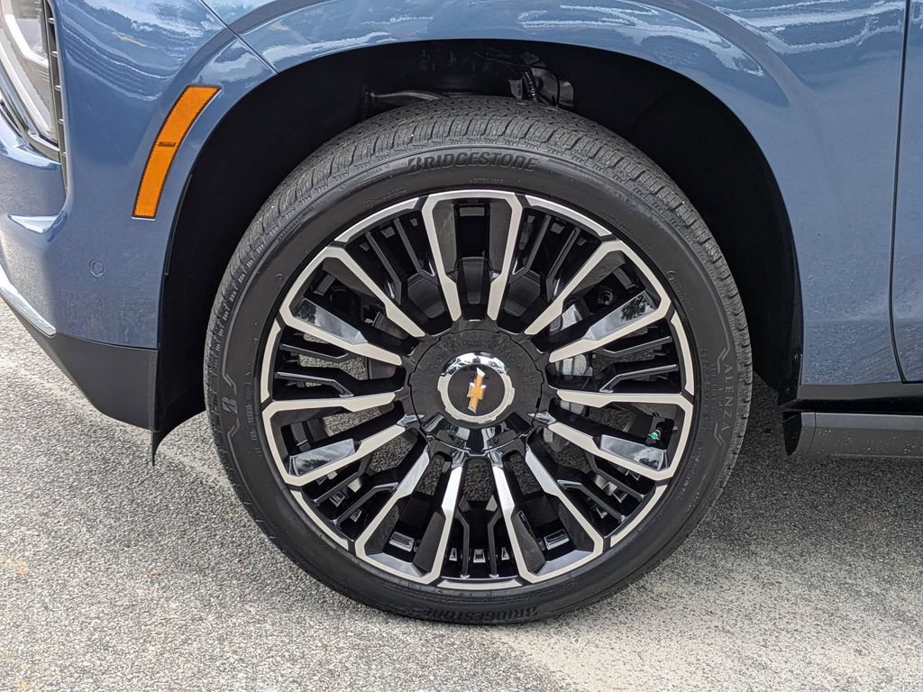 New 2026 Chevrolet Suburban High Country AWD/4WD image 14
