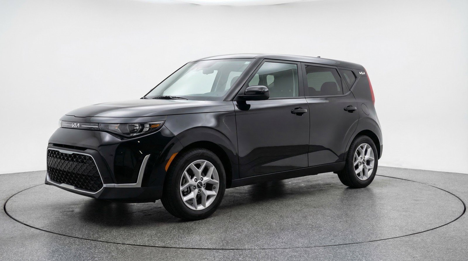 Used 2025 Kia Soul LX w/ LX Technology Package FWD image 3