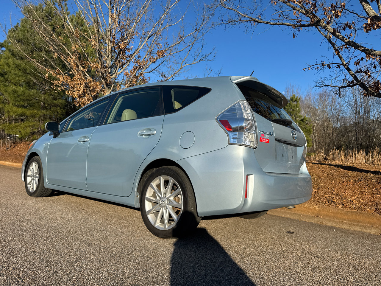 Used 2014 Toyota Prius V Four image 8