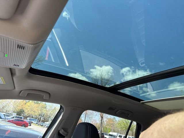 Used 2025 Volkswagen Atlas SEL image 11