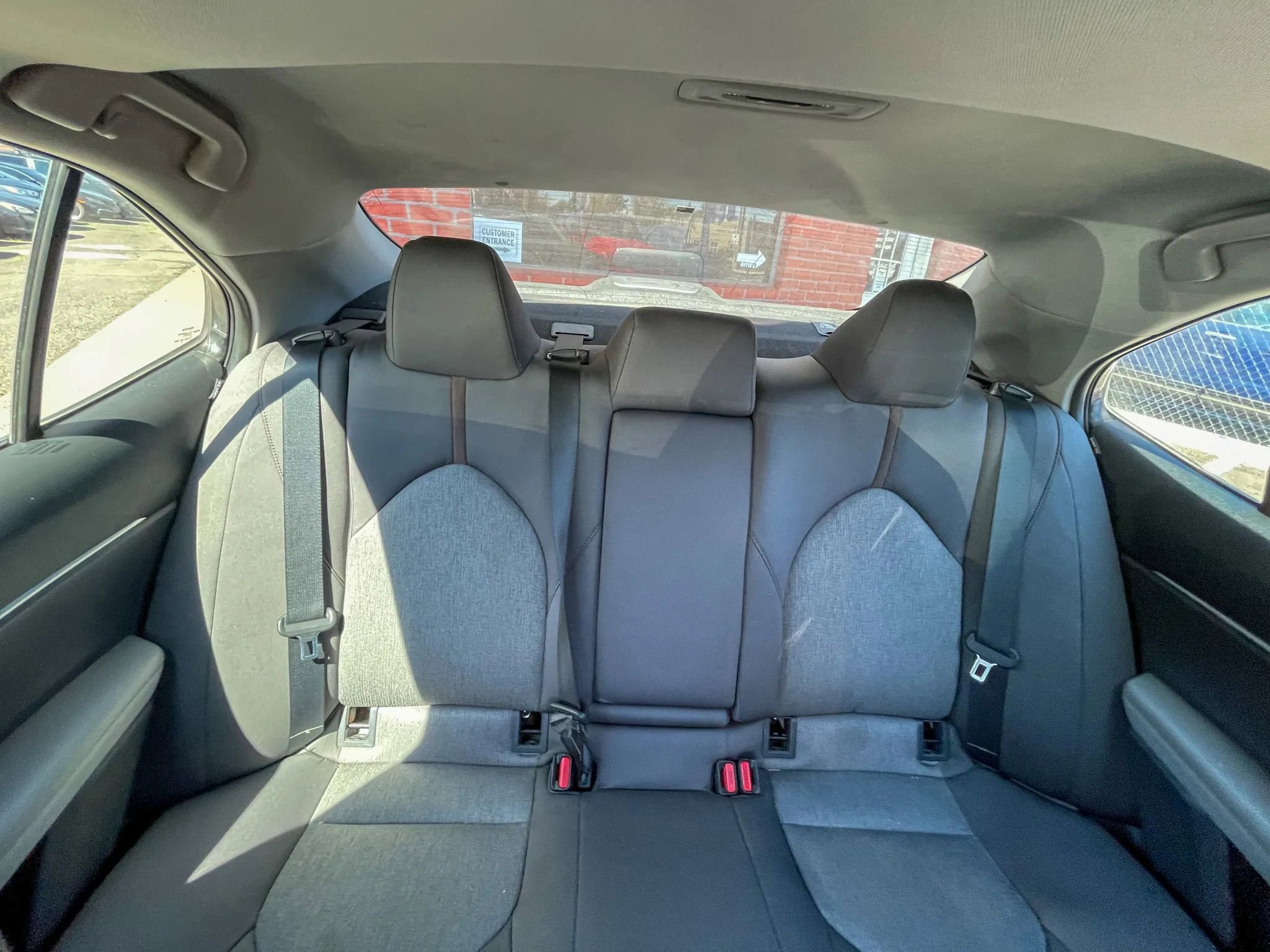 Used 2018 Toyota Camry LE image 43