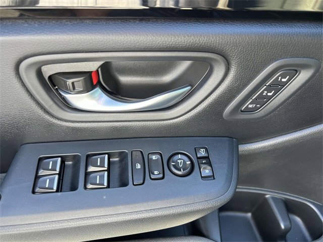 Used 2025 Honda Pilot TrailSport image 13