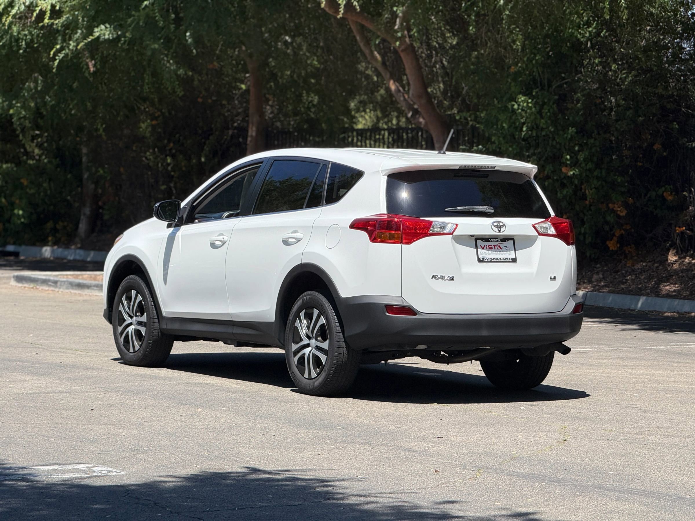 Used 2015 Toyota RAV4 LE image 2