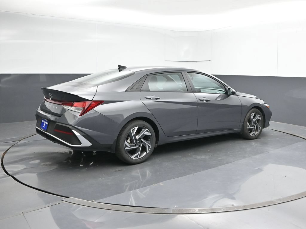 Certified 2025 Hyundai Elantra Sport FWD image 5