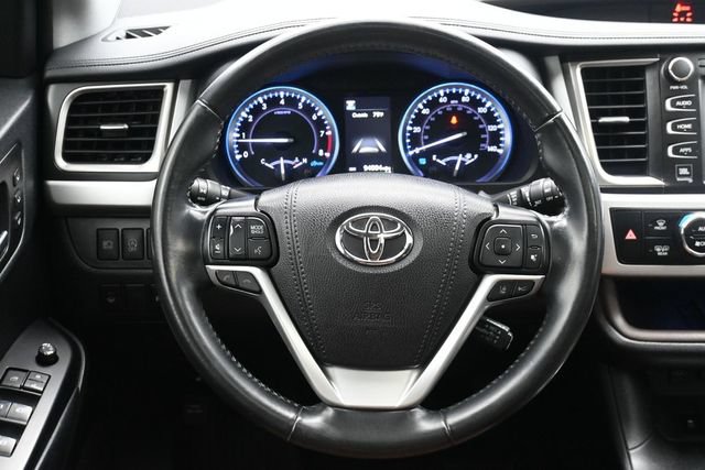 Used 2019 Toyota Highlander Limited FWD image 26