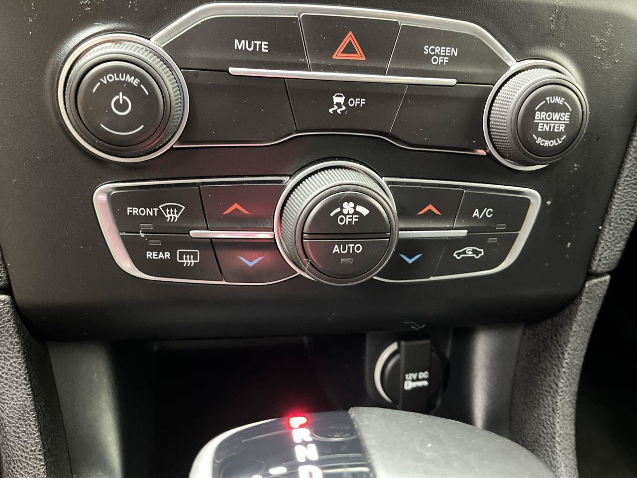 Used 2017 Dodge Charger SXT AWD/4WD image 18