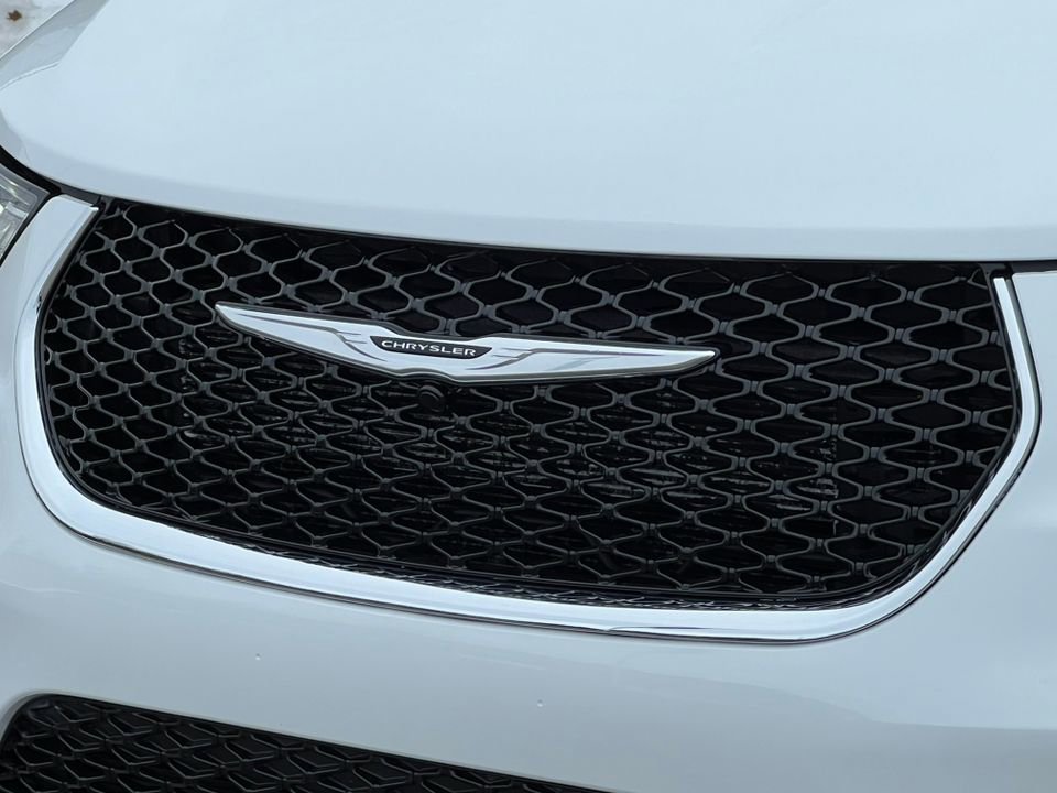 Used 2026 Chrysler Pacifica Select image 36