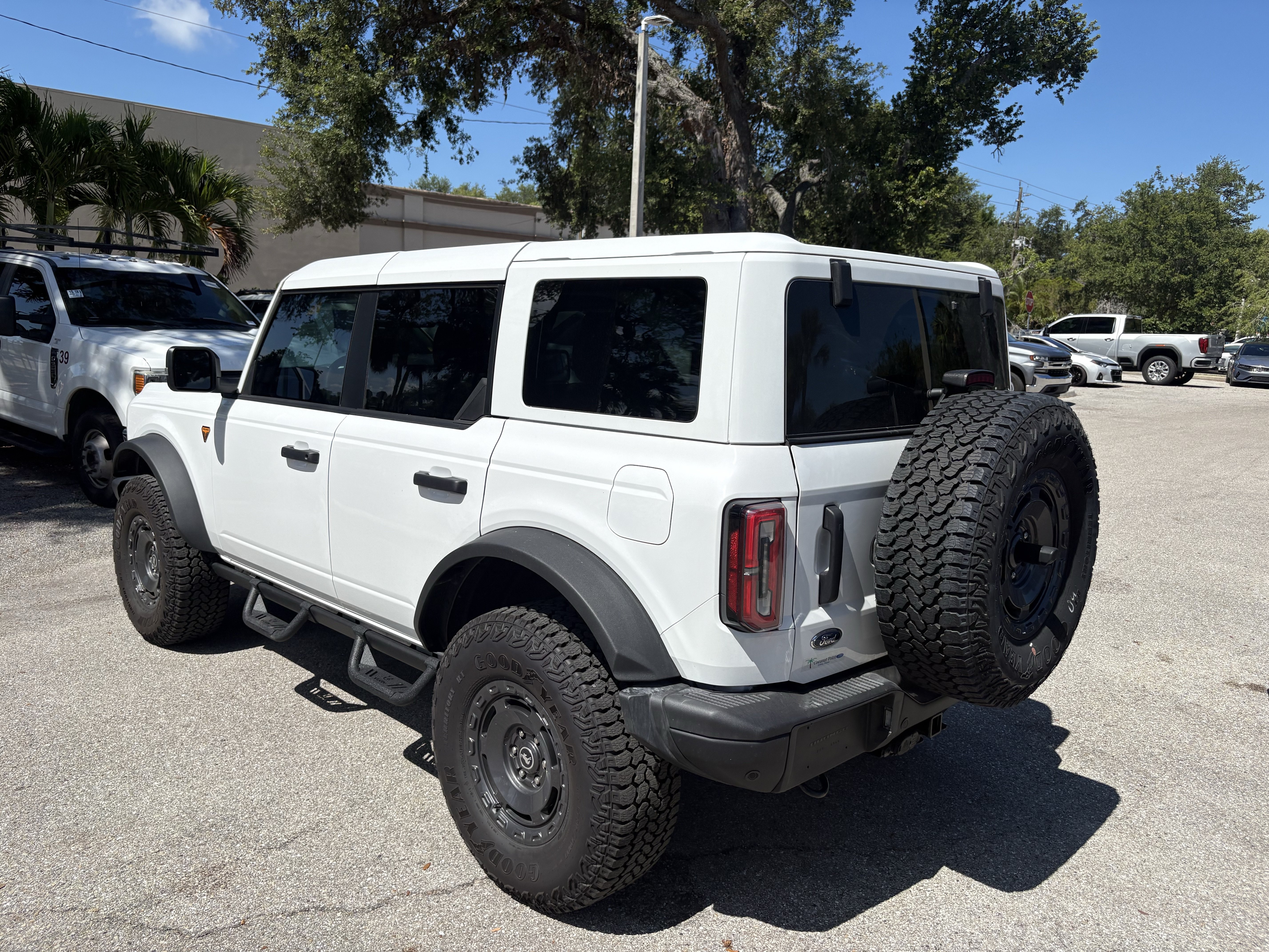 Used 2025 Ford Bronco Badlands AWD/4WD image 3