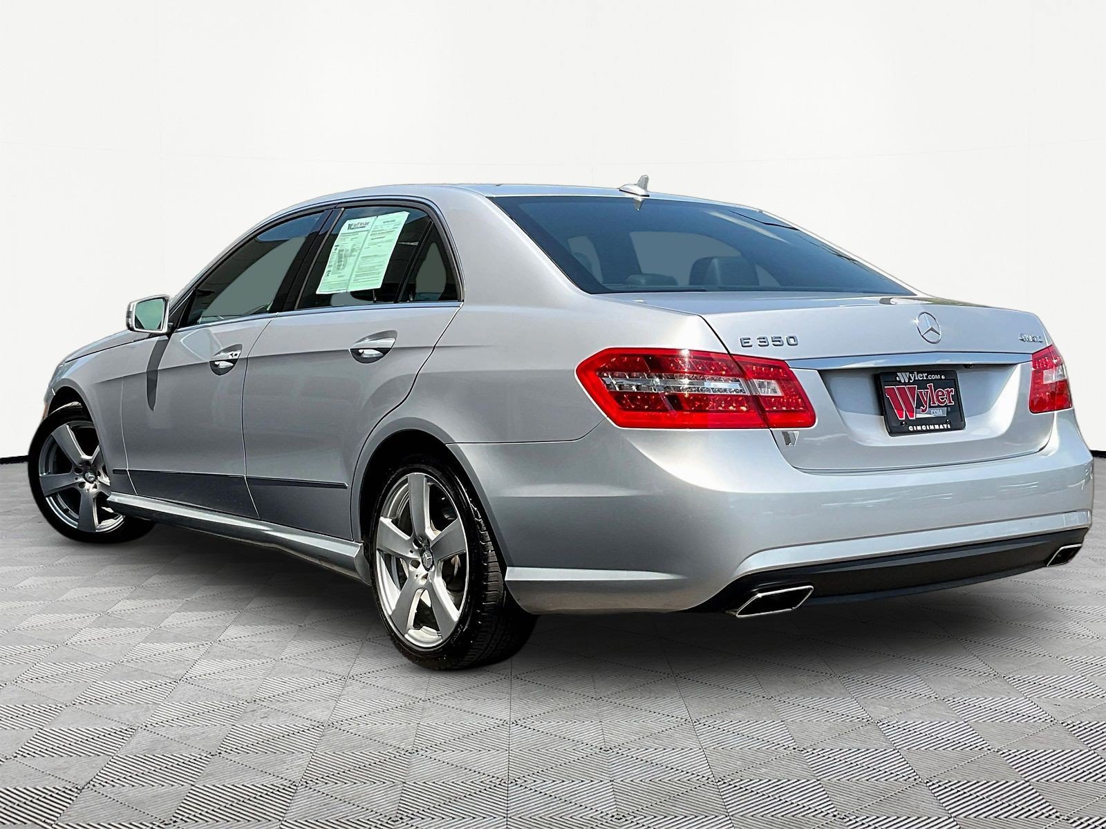 Used 2010 Mercedes-Benz E 350 4MATIC Sedan image 4
